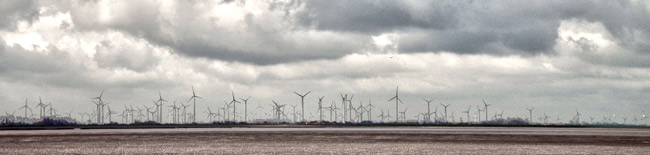 Blick aus dem “Weltnaturerbe” und Nationalpark Wattenmeer auf die ostfriesische Küste, April 2015 Foto (C): Manfred Knake